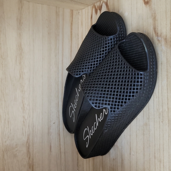 Skechers Plastic Waffle Design Open Toe Wedges - Picture 2 of 8